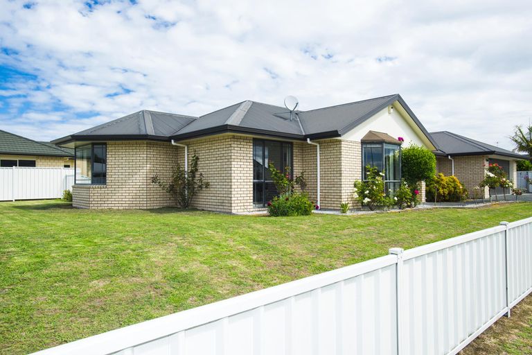 Photo of property in 2 Roger Street, Lytton West, Gisborne, 4010