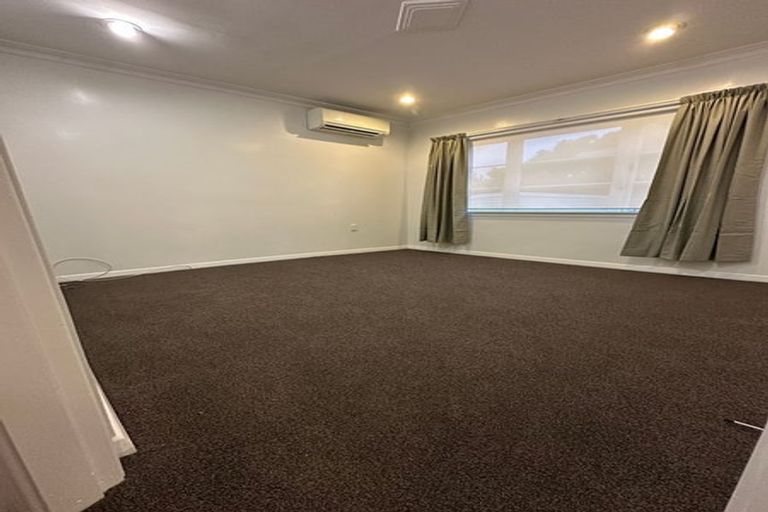 Photo of property in 2 Moorefield Road, Johnsonville, Wellington, 6037