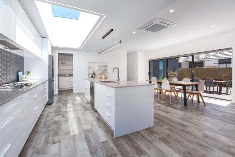 Photo of property in 55 Queen Charlotte Drive, Aotea, Porirua, 5024