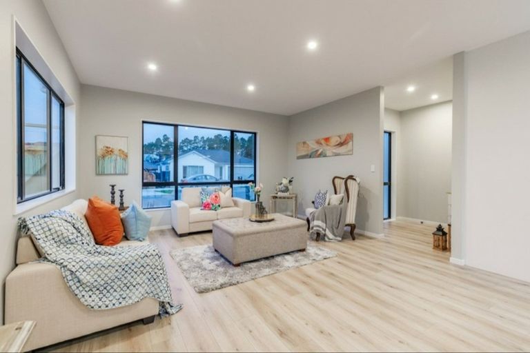 Photo of property in 15 Ropere Street, Kumeu, 0810