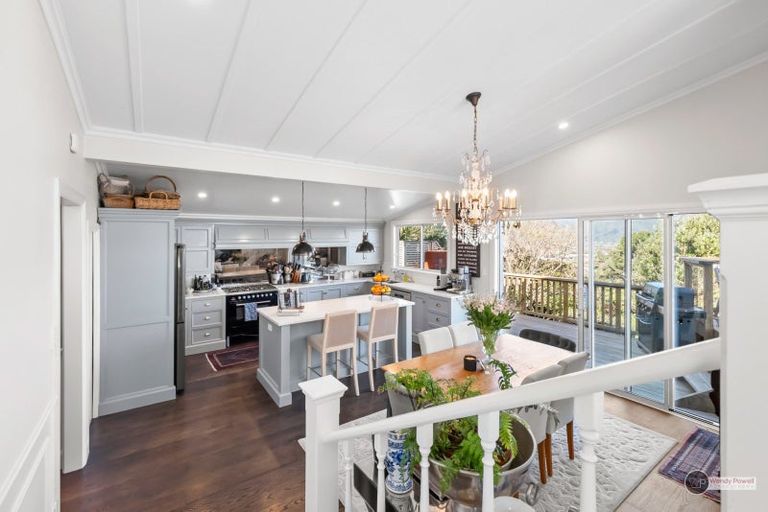 Photo of property in 10 Chestnut Grove, Maungaraki, Lower Hutt, 5010