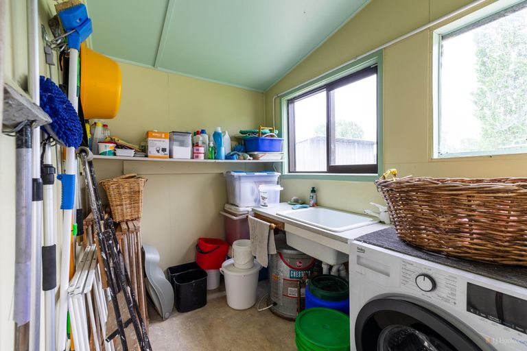 Photo of property in 92 Timaru Road, Waimate, 7924