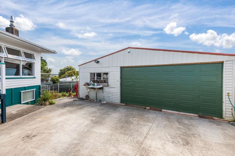 Photo of property in 26 Kaikoura Street, Henderson, Auckland, 0612