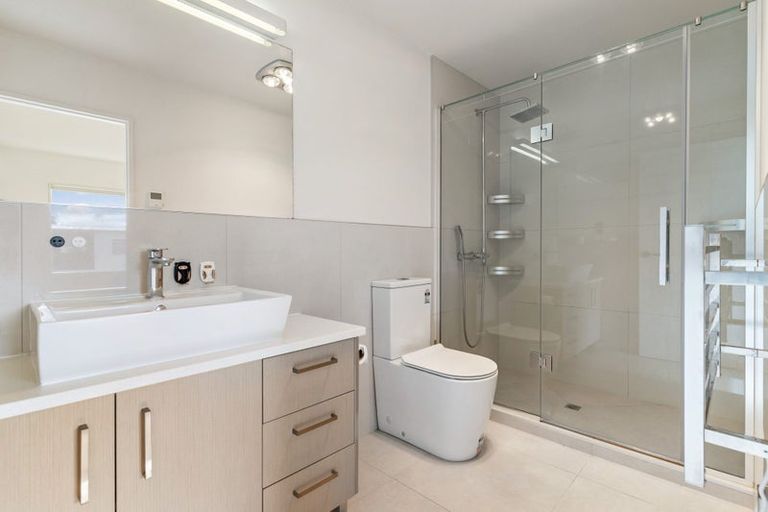 Photo of property in 73 Bordeaux Parade, Te Atatu South, Auckland, 0610