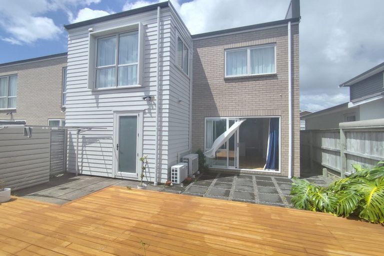 Photo of property in 3 Ambar Ridge Avenue, Massey, Auckland, 0614