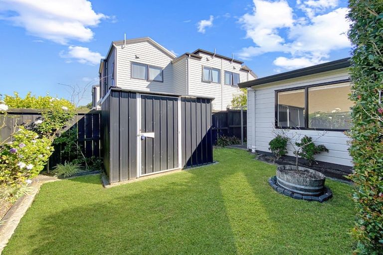 Photo of property in 19a Akoranga Drive, Northcote, Auckland, 0627