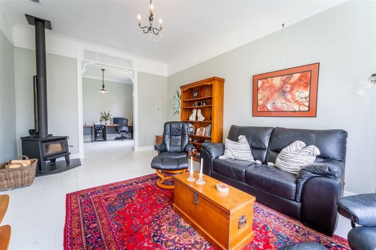 Photo of property in 43 Rhodes Street, Waimate, 7924