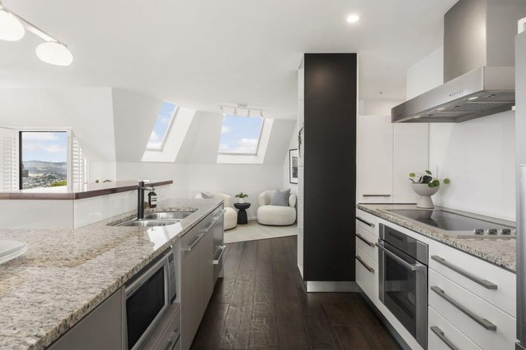 Photo of property in 1/25 Thane Road, Roseneath, Wellington, 6011