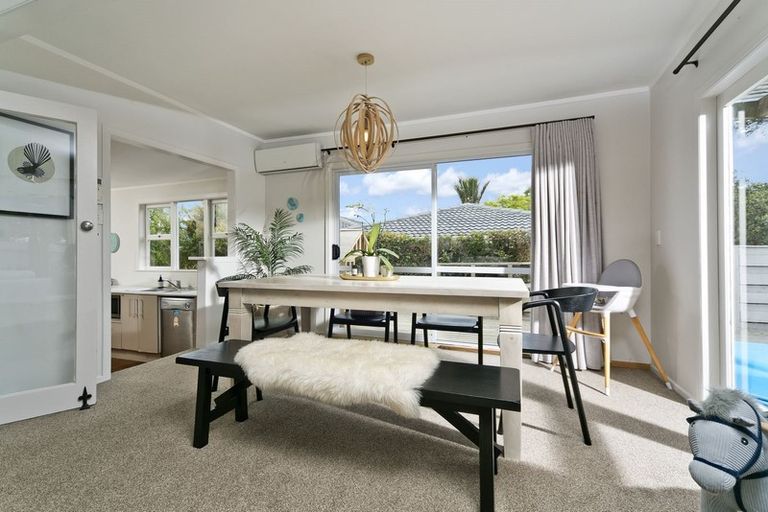 Photo of property in 1/1 Tainui Street, Torbay, Auckland, 0630