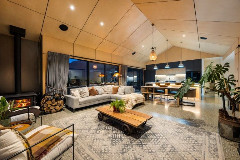 Photo of property in 37 Pendeen Crescent, Jacks Point, Queenstown, 9371