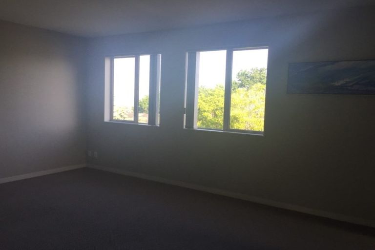 Photo of property in 1a Sunset Road, Totara Vale, Auckland, 0632