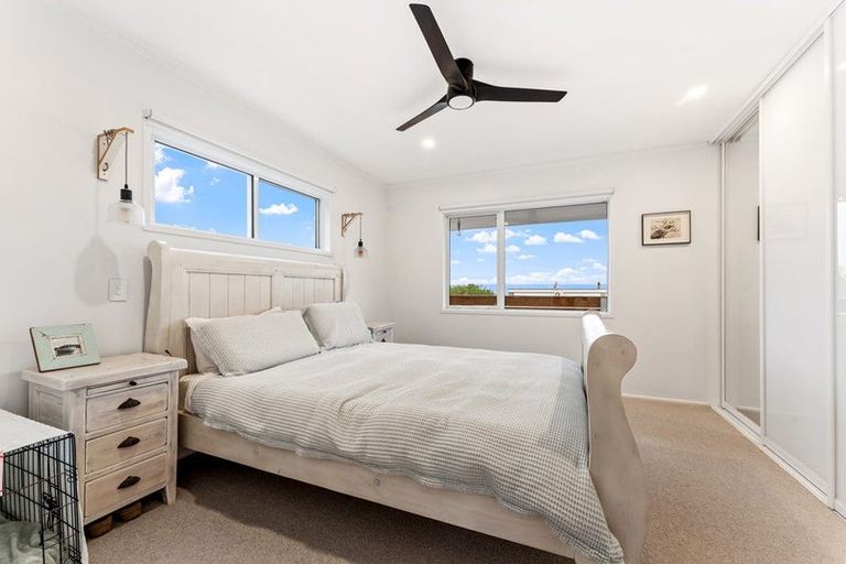 Photo of property in 6a D'oyly Drive, Stanmore Bay, Whangaparaoa, 0932