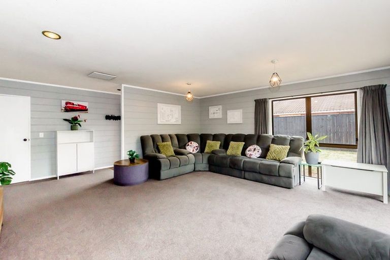 Photo of property in 4 Oakwood Grove, Paraparaumu Beach, Paraparaumu, 5032