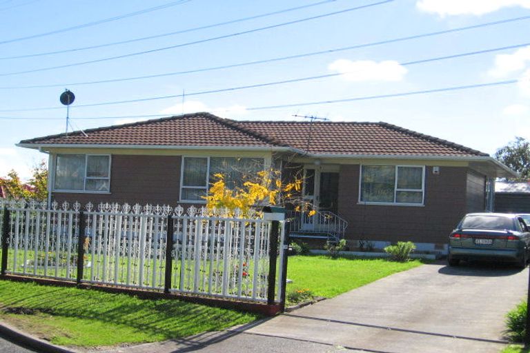 Photo of property in 5 Aldo Place, Clover Park, Auckland, 2023
