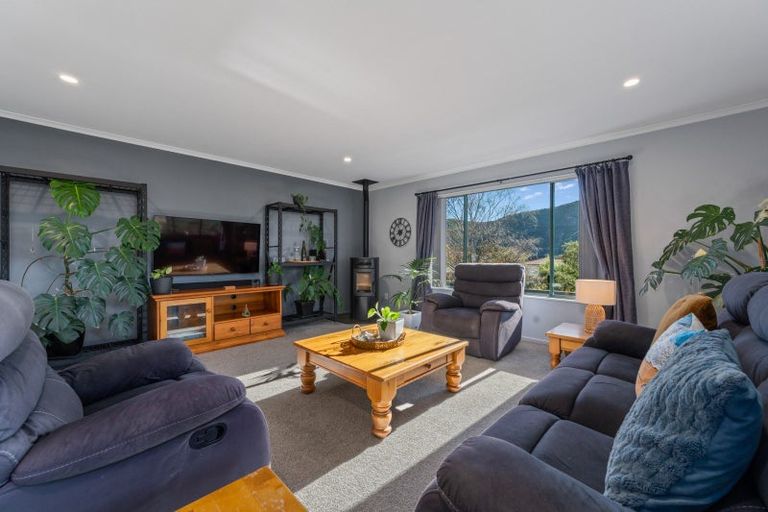 Photo of property in 90 Moana View Road, Waikawa, Picton, 7220