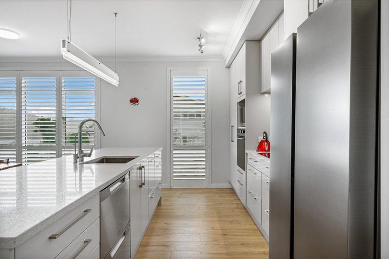 Photo of property in 1 Ocean View Terrace, Orewa, 0931