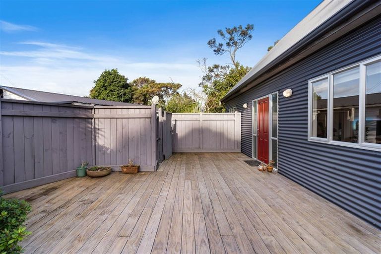 Photo of property in 2/38 Noeleen Street, Glenfield, Auckland, 0629