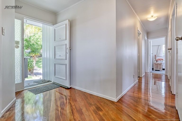 Photo of property in 140 Edmonton Road, Te Atatu South, Auckland, 0610