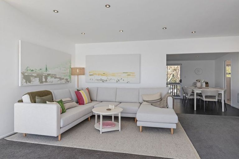 Photo of property in 277 Queens Drive, Lyall Bay, Wellington, 6022