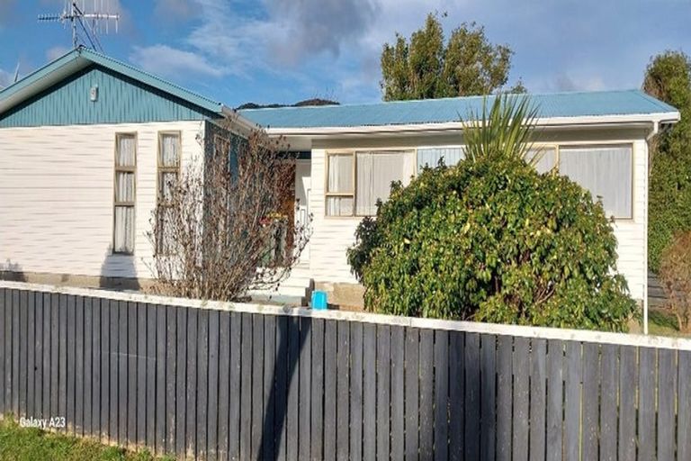 Photo of property in 278 Wellington Road, Wainuiomata, Lower Hutt, 5014