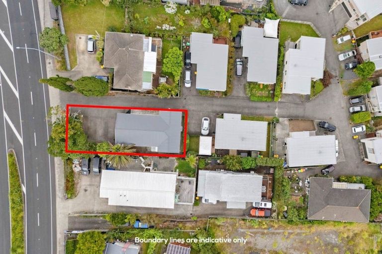 Photo of property in 559 Glenfield Road, Glenfield, Auckland, 0629