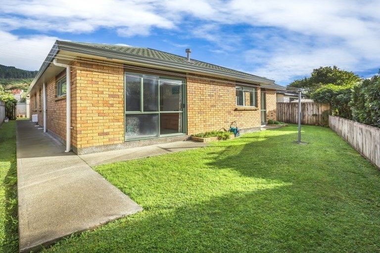 Photo of property in 80a Oxford Street, Tawa, Wellington, 5028