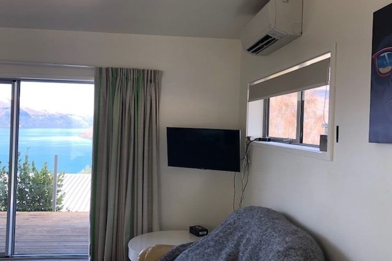 Photo of property in 129b Wynyard Crescent, Fernhill, Queenstown, 9300