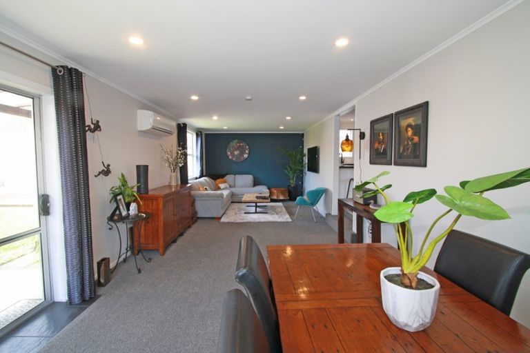Photo of property in 9 Manu Crescent, Upper Vogeltown, New Plymouth, 4310
