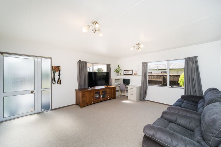 Photo of property in 97 Hillcrest Drive, Kelvin Grove, Palmerston North, 4414