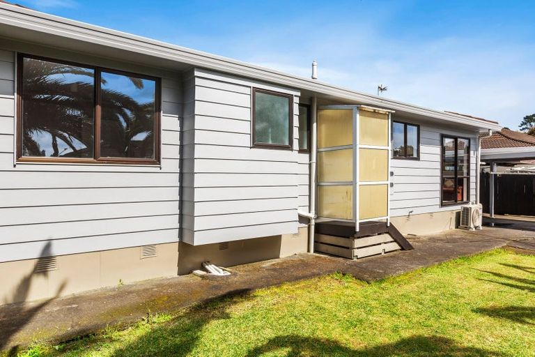 Photo of property in 2/26 Karepo Crescent, Ranui, Auckland, 0612