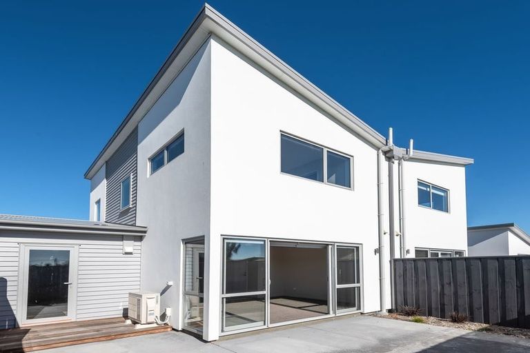 Photo of property in 5 Kakapo Lane, Redwood, Christchurch, 8051