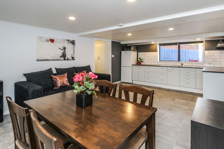 Photo of property in 44 Hartley Terrace, Massey, Auckland, 0614