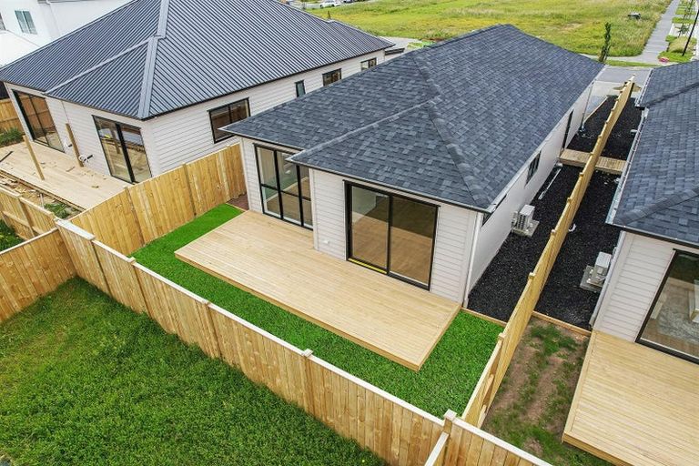 Photo of property in 32 Hari Road, Karaka, 2113