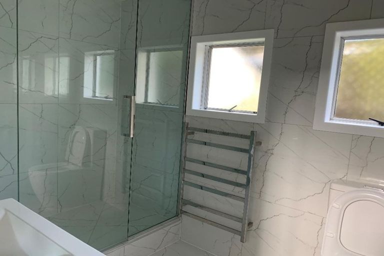 Photo of property in 606 Glenfield Road, Bayview, Auckland, 0629