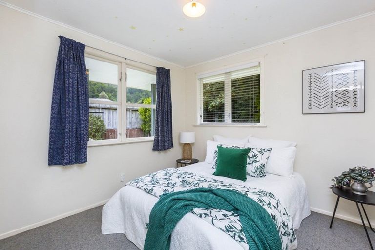 Photo of property in 29 Korau Grove, Stokes Valley, Lower Hutt, 5019