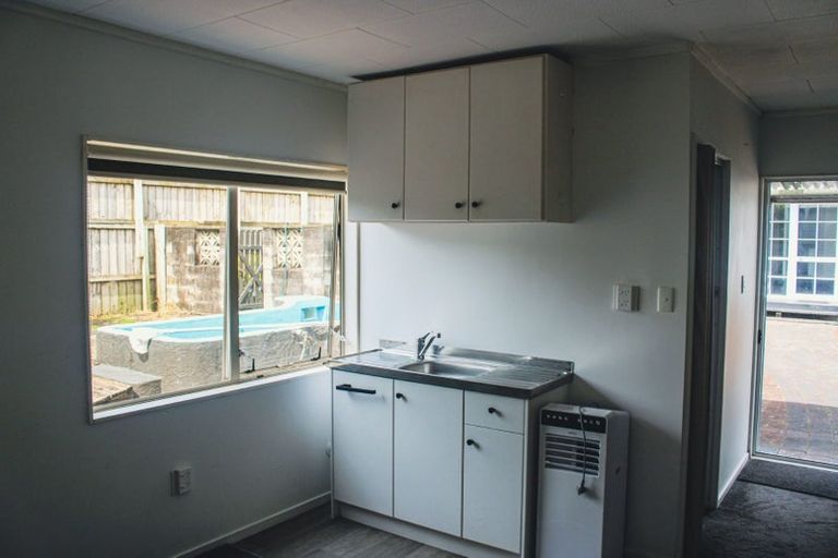 Photo of property in 5 Sullivan Avenue, Mangere Bridge, Auckland, 2022