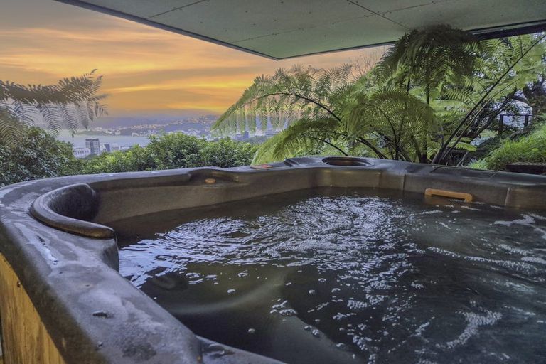 Photo of property in 64a Orangi Kaupapa Road, Northland, Wellington, 6012