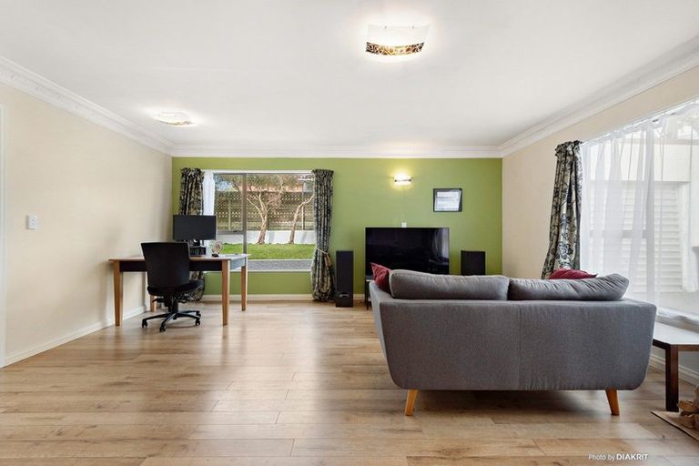 Photo of property in 2/271 Karori Road, Karori, Wellington, 6012