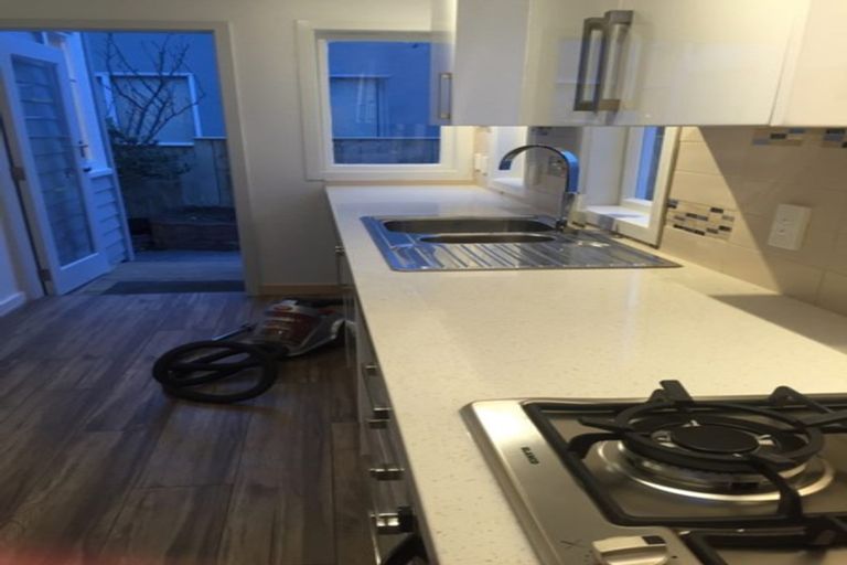 Photo of property in 7 Fallowfield Avenue, Mount Victoria, Wellington, 6011