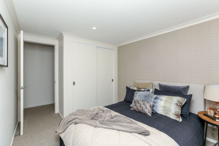 Photo of property in 1 Tupare Place, Highlands Park, New Plymouth, 4312