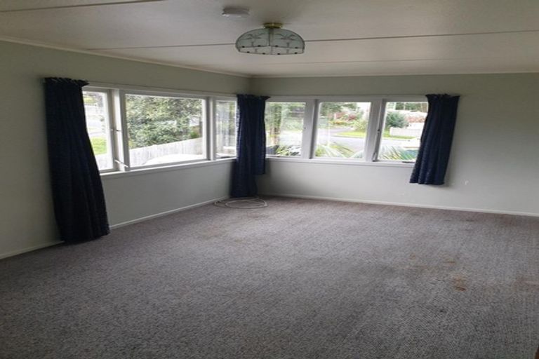 Photo of property in 48 Sherwood Avenue, Te Atatu South, Auckland, 0610