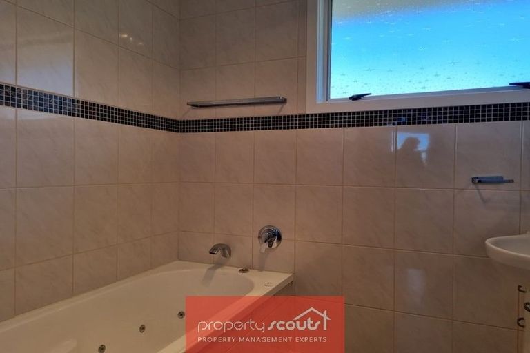 Photo of property in 124 Pioneer Road, Moturoa, New Plymouth, 4310