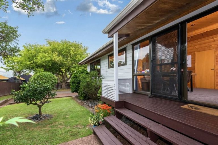 Photo of property in 35 Botany Road, Botany Downs, Auckland, 2010