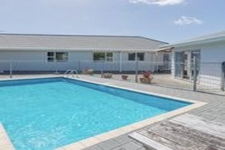 Photo of property in 5 Adrian Grove, Waikanae Beach, Waikanae, 5036