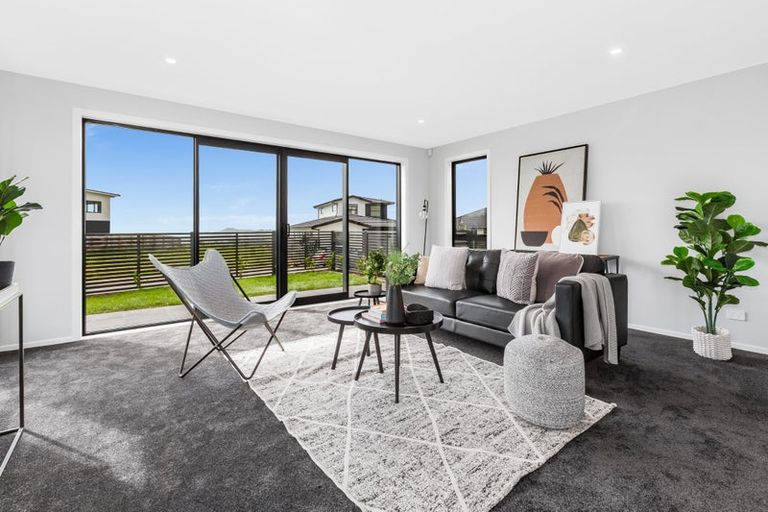 Photo of property in 2a Kaiaho Close, Aotea, Porirua, 5024