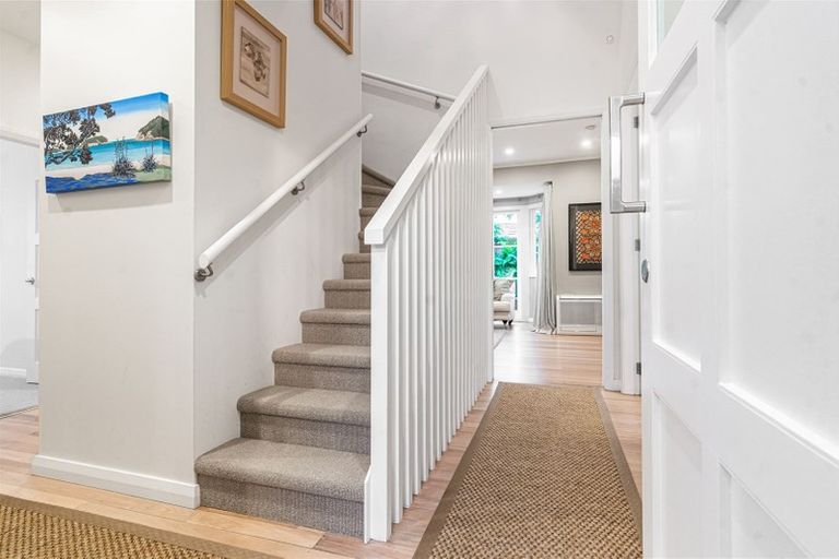 Photo of property in 58 Old Lake Road, Narrow Neck, Auckland, 0624