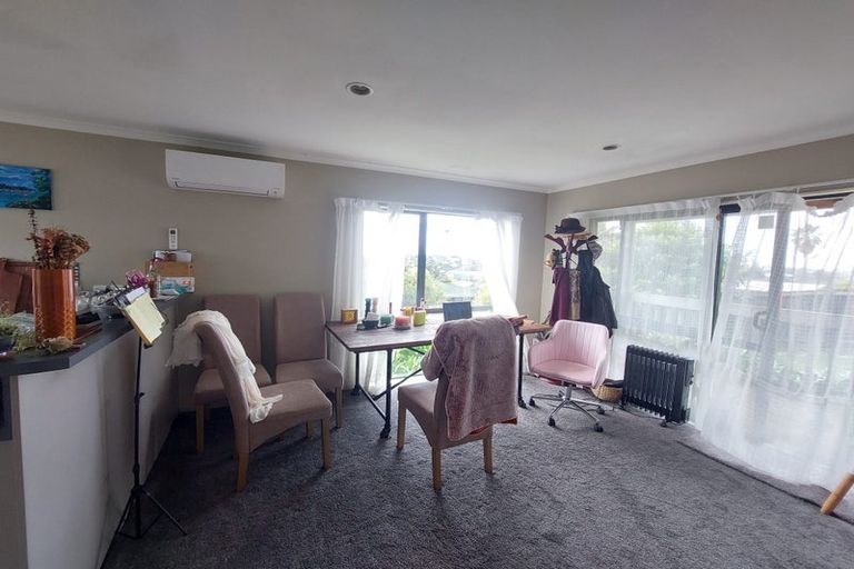 Photo of property in 28 Marcel Place, Glenfield, Auckland, 0629