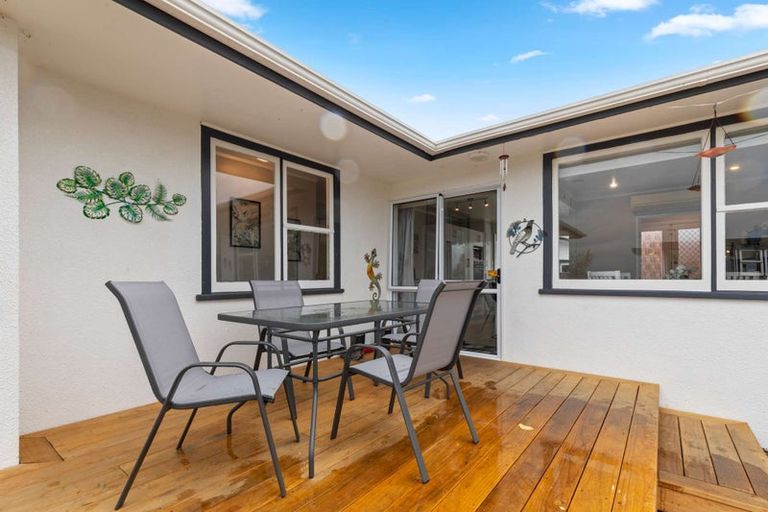 Photo of property in 33 Sutherland Crescent, Westbrook, Palmerston North, 4412