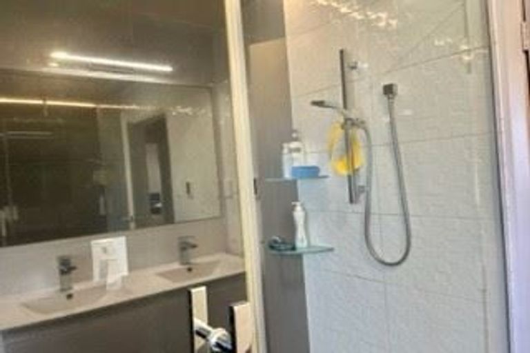 Photo of property in 10 Devon Street, Te Atatu South, Auckland, 0610