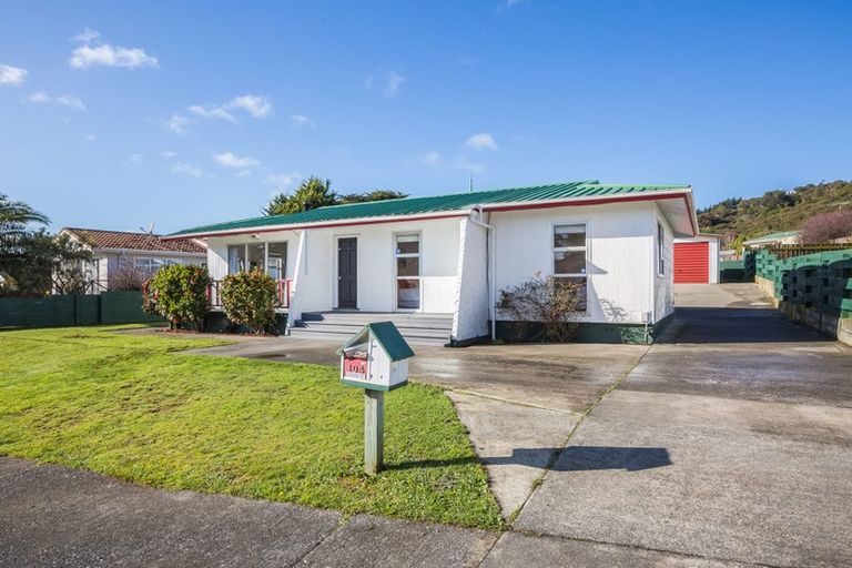 Photo of property in 104 Omapere Street, Whitby, Porirua, 5024